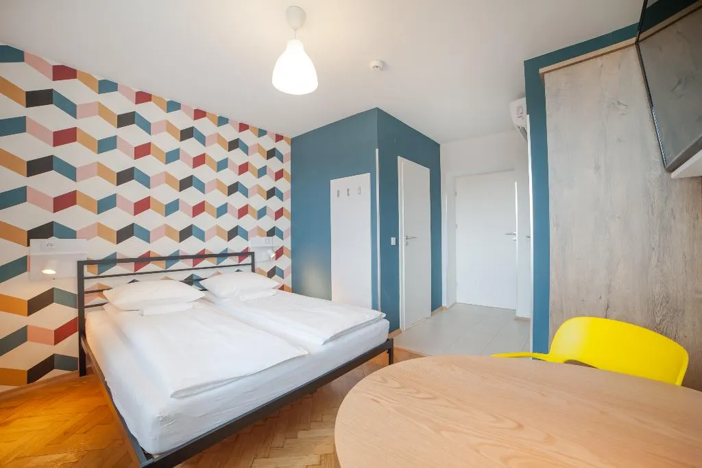DOUBLE DELUXE Room, Hostel Atlantis Kraków, Krakow