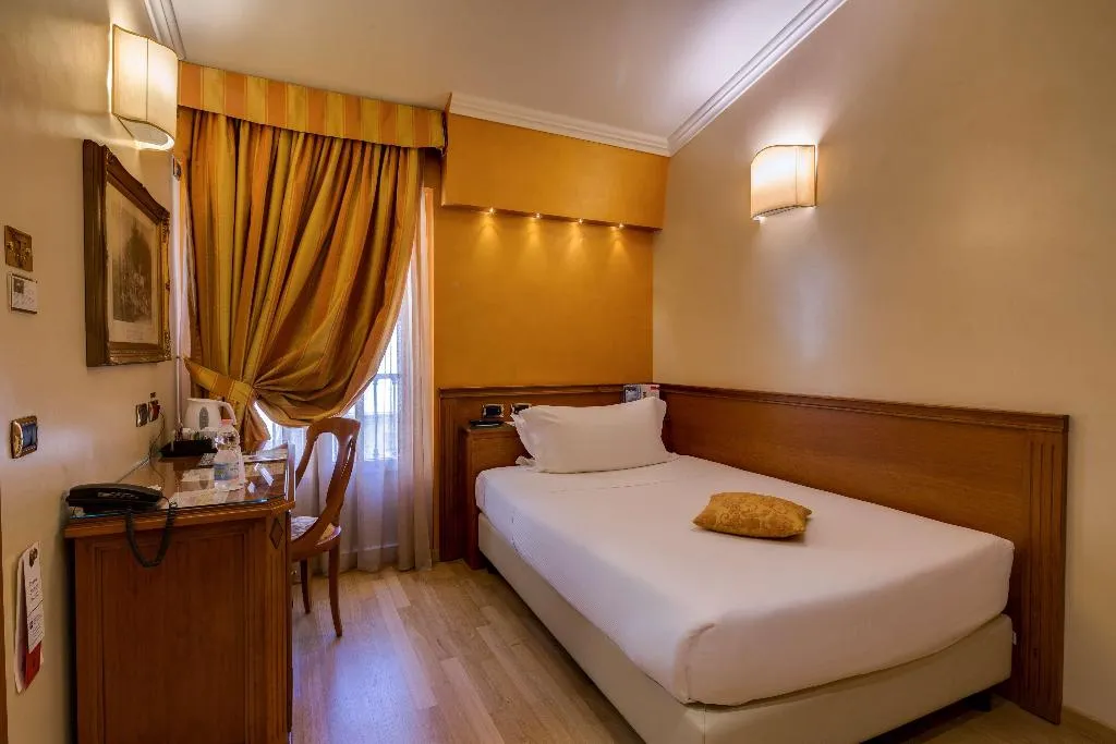 SINGLE BUSINESS Room, UNA HOTELS Galles Milano, Milan