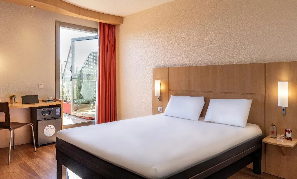 DOUBLE WITH TERRACE Room, Ibis Madrid Centro las Ventas, Madrid