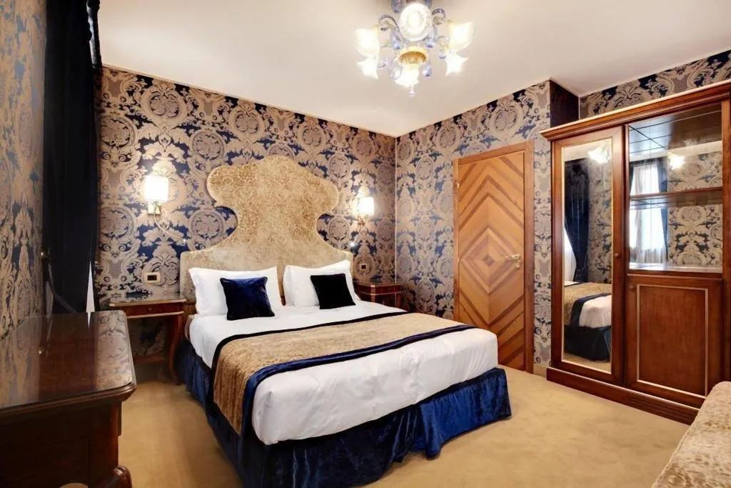 Room RUN OF HOUSE Room, Casanova, Venice