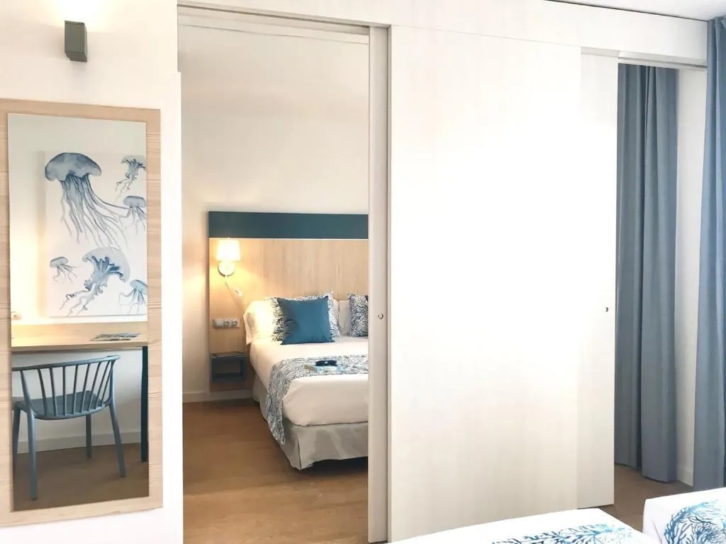 QUADRUPLE STANDARD Room, Hotel Salou Beach Rentalmar, Costa Dorada