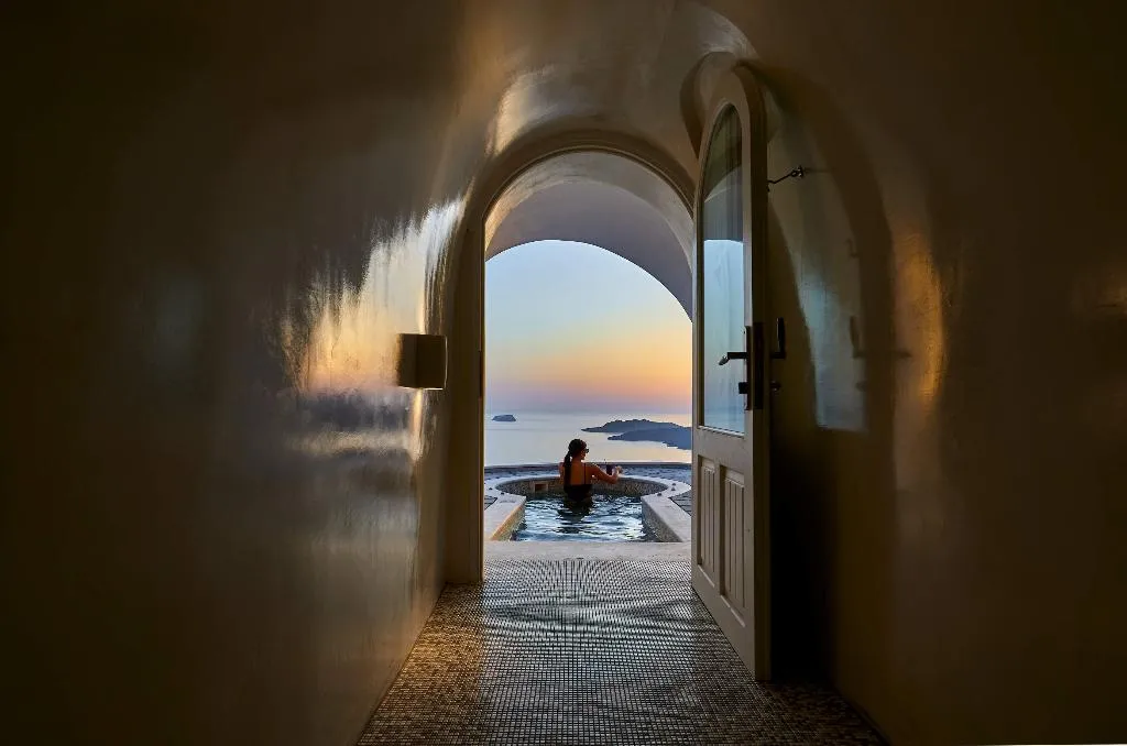 SUITE DELUXE WITH JACUZZI Room, Petit Palace, Santorini
