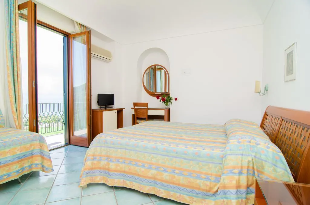 TRIPLE STANDARD Room, La Capannina, Naples