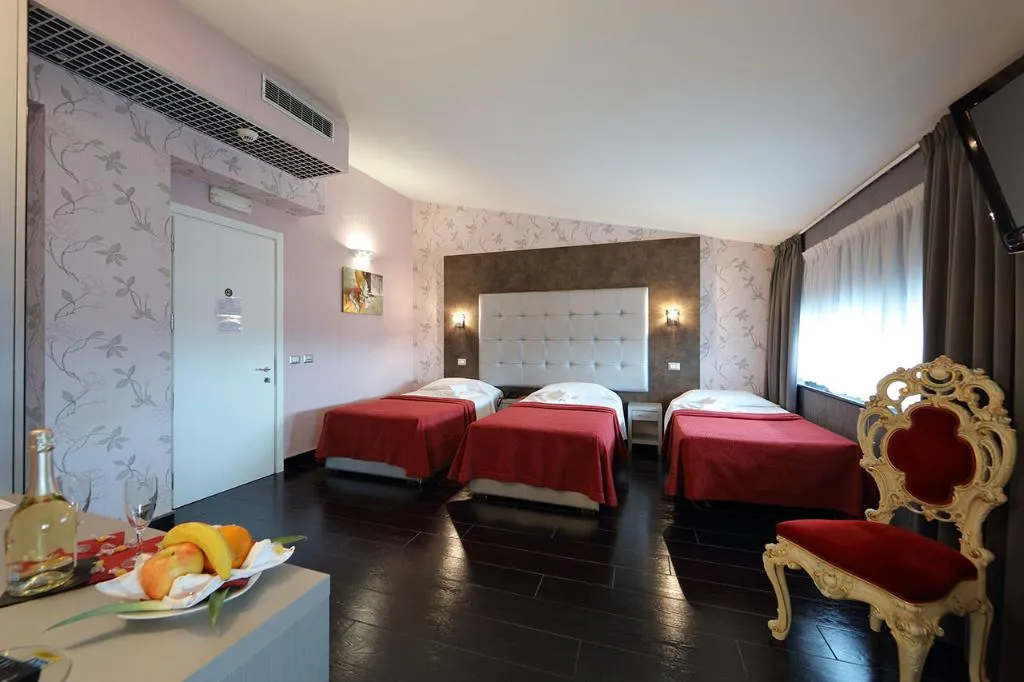 TRIPLE SUPERIOR Room, Relax Roma Nord, Rome