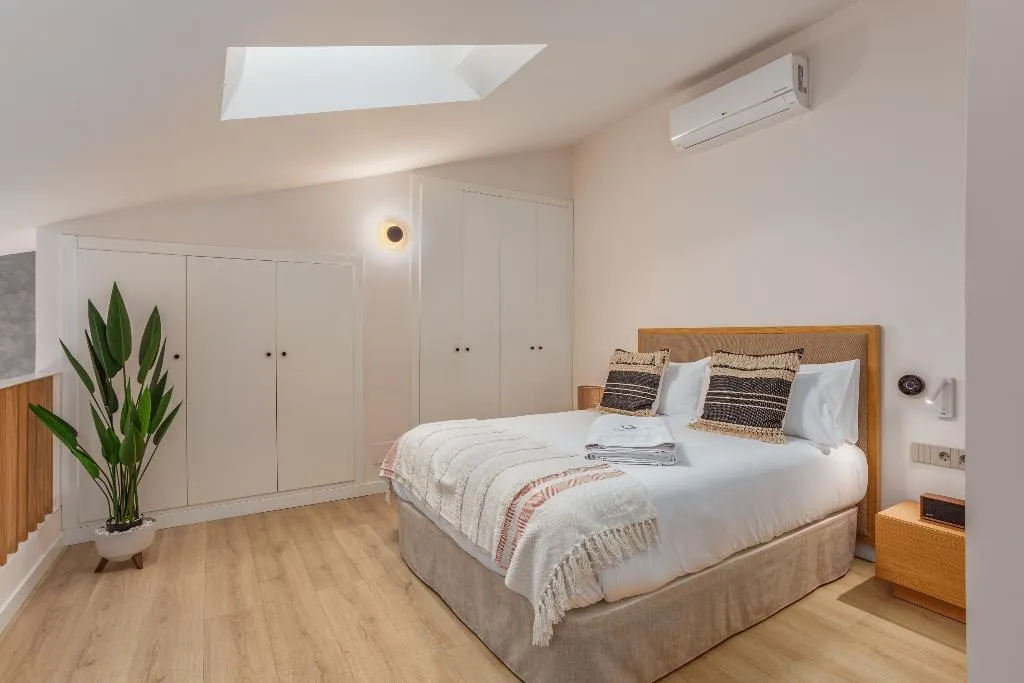 APARTMENT CAPACITY 8 THREE BEDROOMS Room, Marconia Boutique Residence, Costa Brava