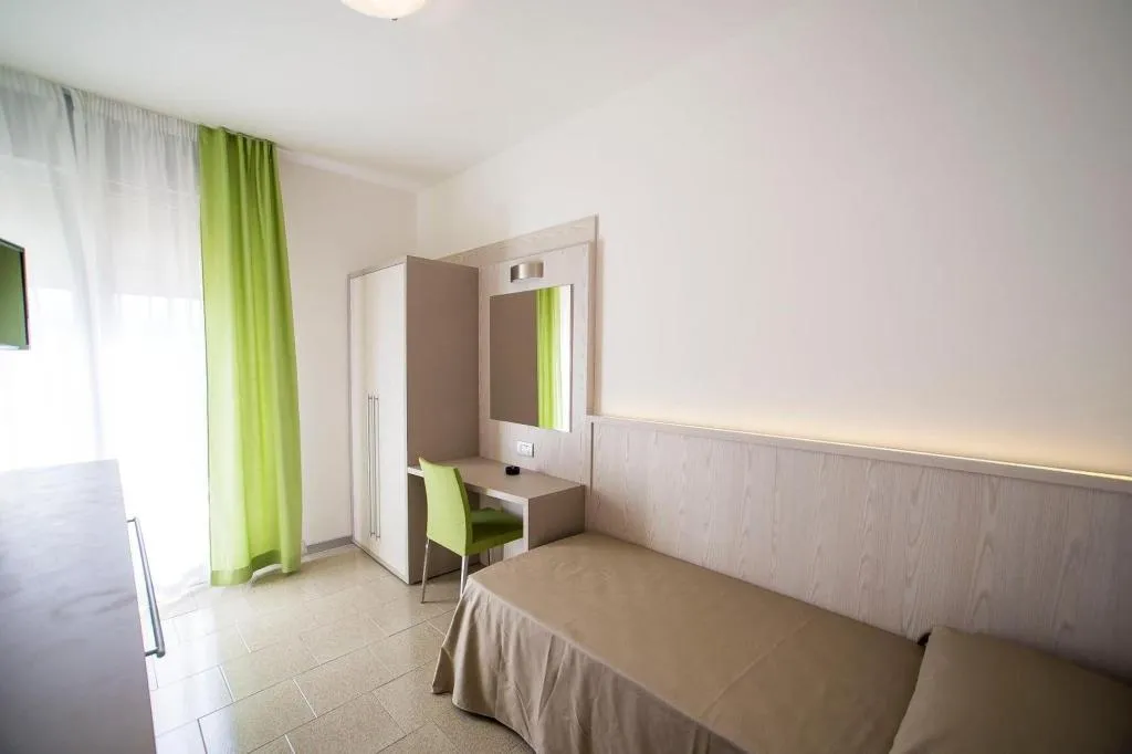 Room, Touring, Venice