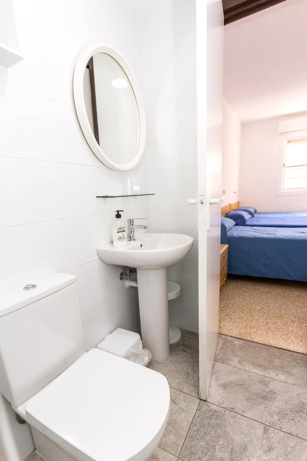 TRIPLE WITHOUT BALCONY Room, Hostal El Mercat, Costa Blanca