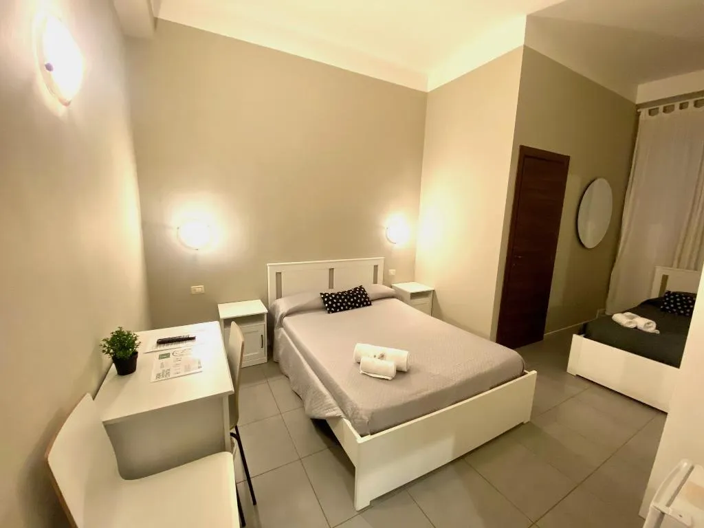 TRIPLE STANDARD Room, Hotel Golden Milano, Milan