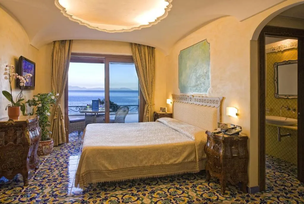 DOUBLE DELUXE Room, Strand Hotel Delfini, Naples