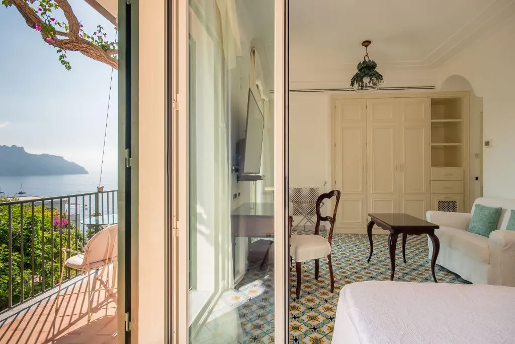 DOUBLE PARTIAL SEA VIEW Room, Hotel Santa Caterina, Naples