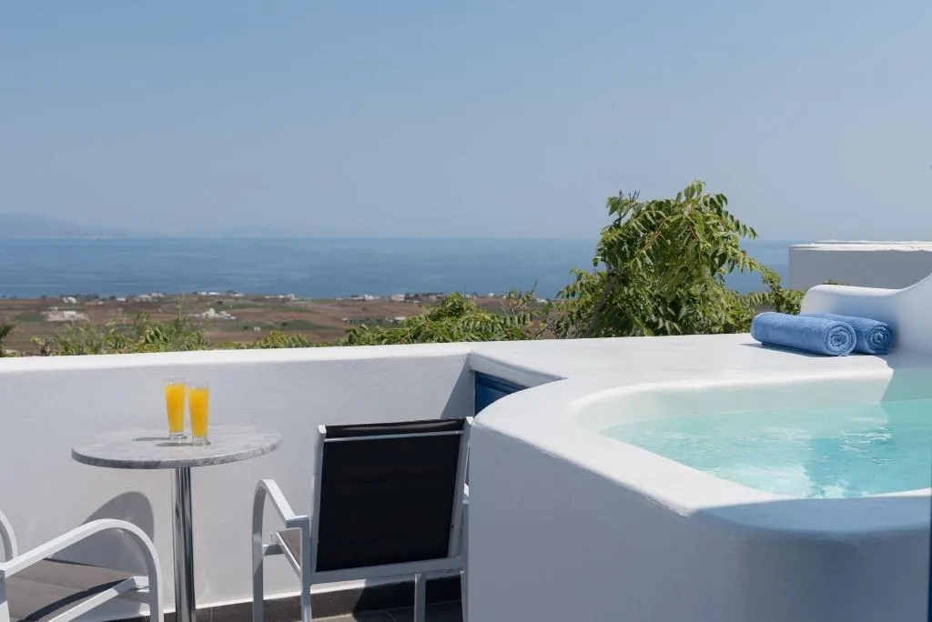 Pool, Anemomilos, Santorini
