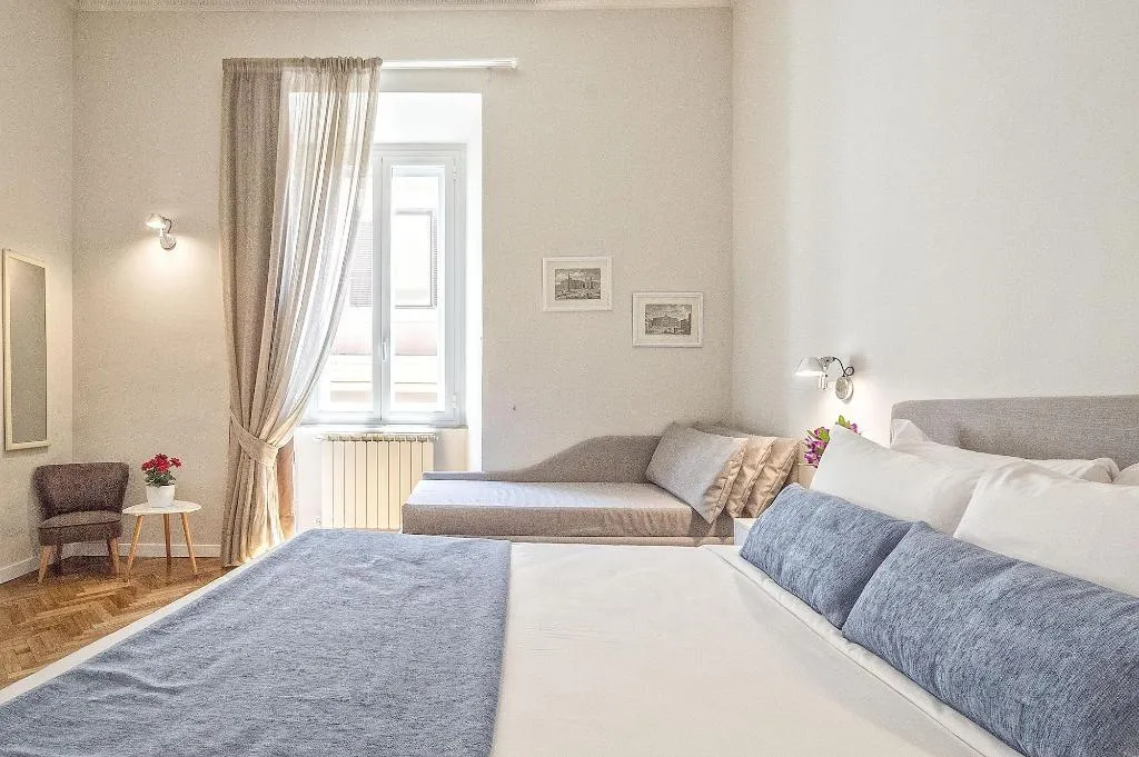 Room, Little Queen Relais, Rome