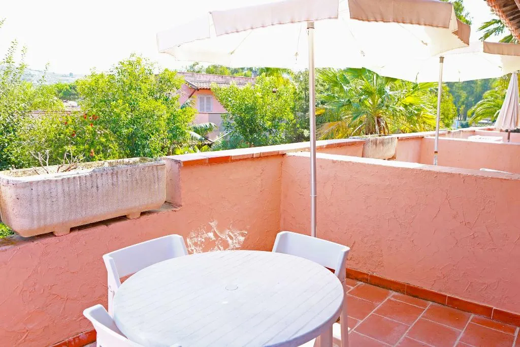 STUDIO CAPACITY 4 Room, Portorosa Residence, Catania