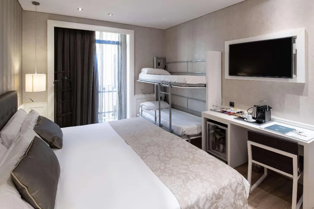 Room, Catalonia Puerta del Sol, Madrid
