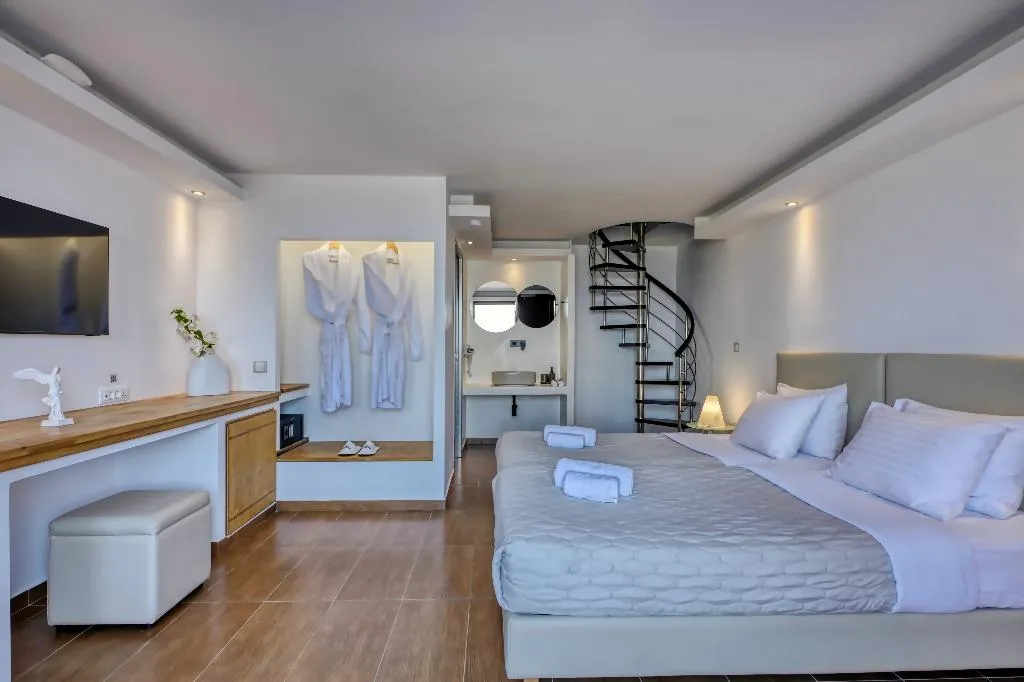SUITE CAPACITY 4 Room, splendour hotel and suites, Santorini