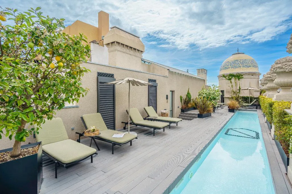 Pool, Casagrand Luxury Suites, Barcelona