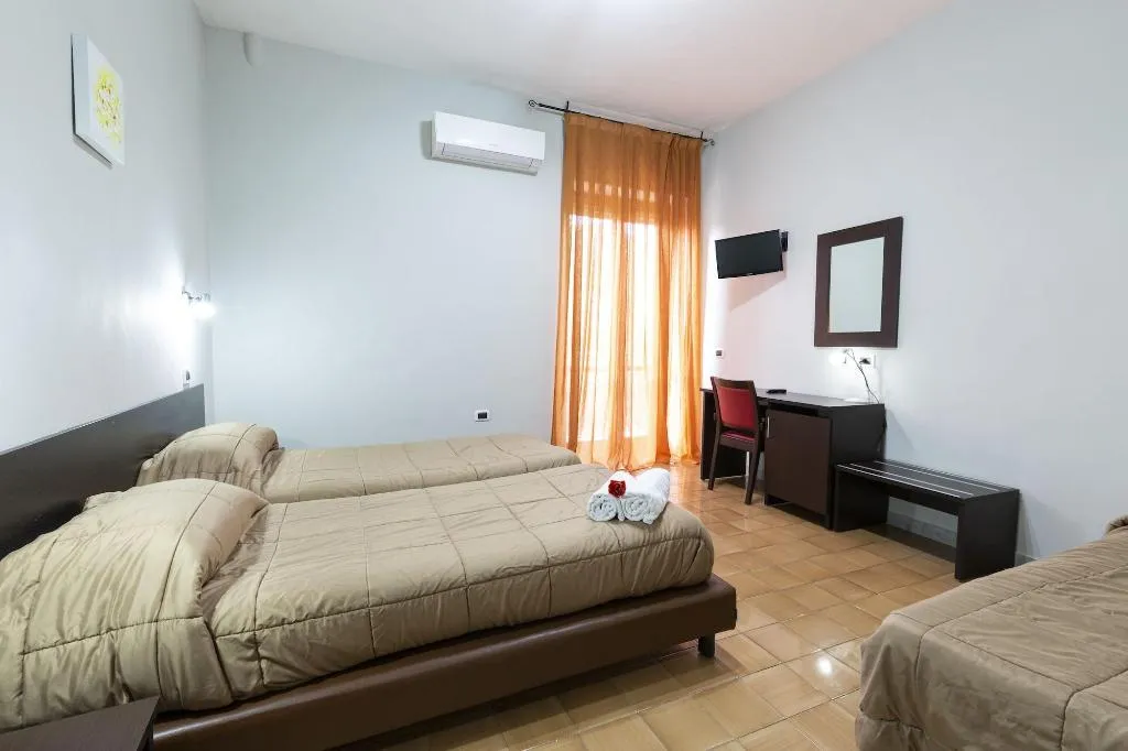 Room, Hotel Del Sole, Naples