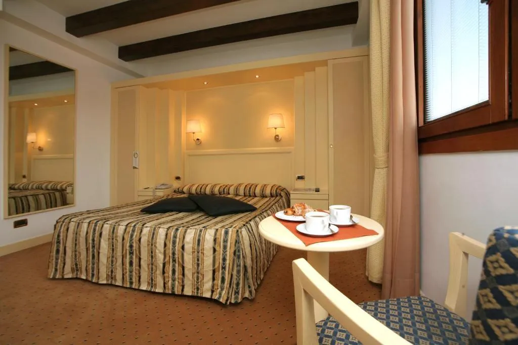 TRIPLE CLASSIC Room, Hotel Giudecca Venezia, Venice