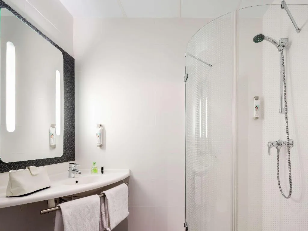 DOUBLE WITH DOUBLE BED Room, Ibis Sevilla, Seville