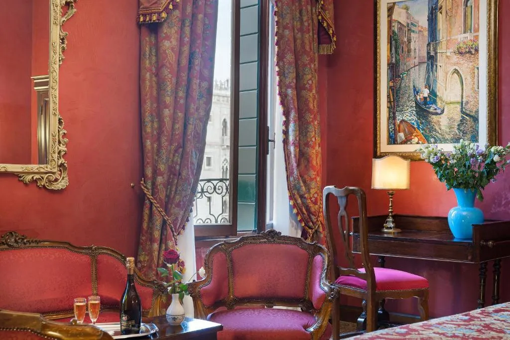 DOUBLE DELUXE CANAL VIEW Room, San Cassiano Residenza d'Epoca, Venice
