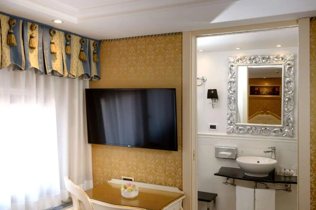 Room, Hotel Olimpia Venice, BW Signature Collection, Venice
