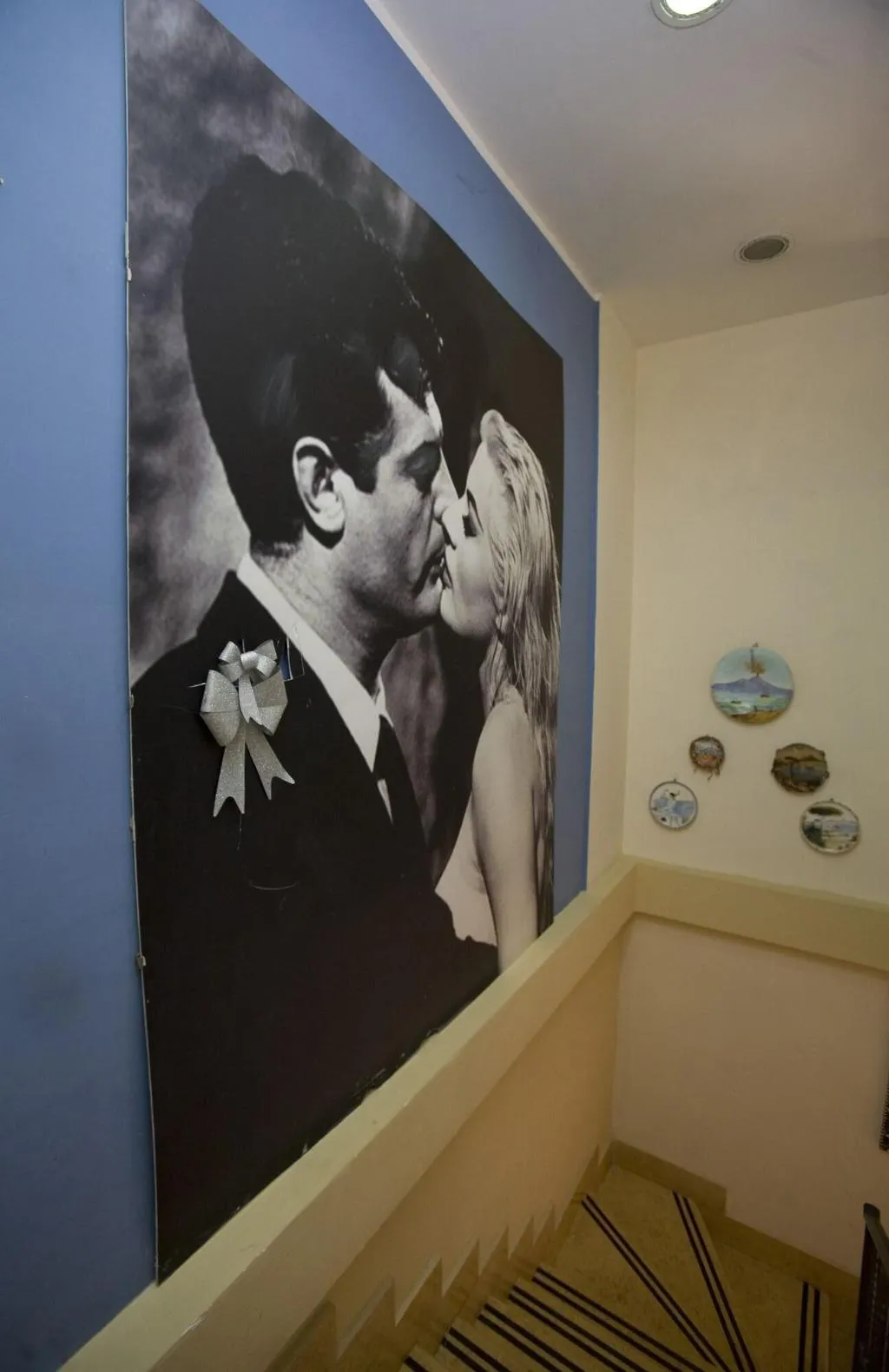 Lobby, Cine Holiday, Naples