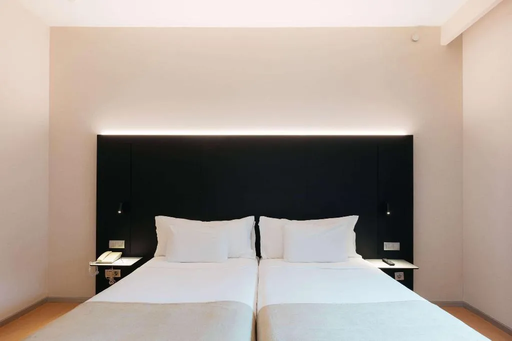 DOUBLE CAPACITY 3 Room, Barcelo Valencia, Valencia