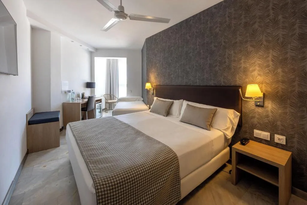 TRIPLE WITH DOUBLE BED Room, Catalonia Mirador des Port, Menorca