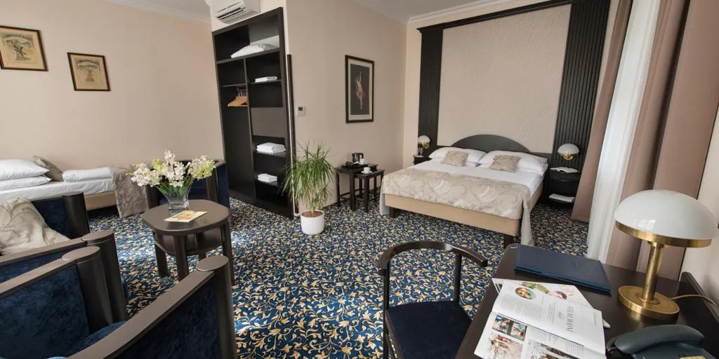 TRIPLE STANDARD Room, EA Hotel Royal Esprit, Prague