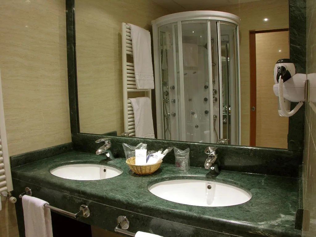 TRIPLE STANDARD Room, Dos Castillas, Madrid