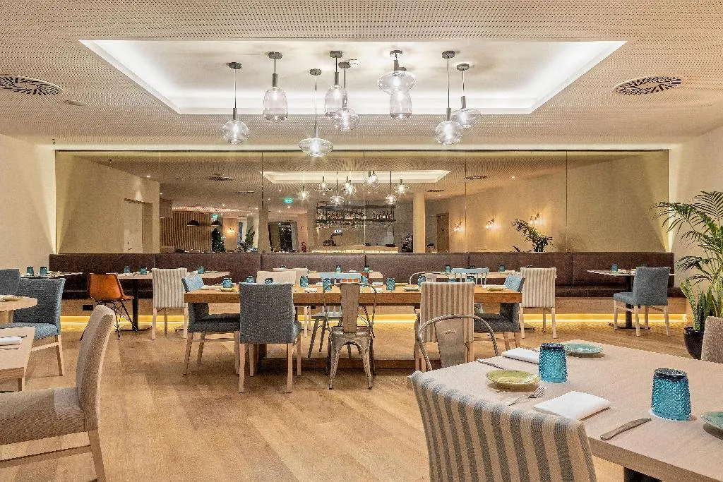Restaurant, Crowne Plaza Caparica Lisbon, Lisbon