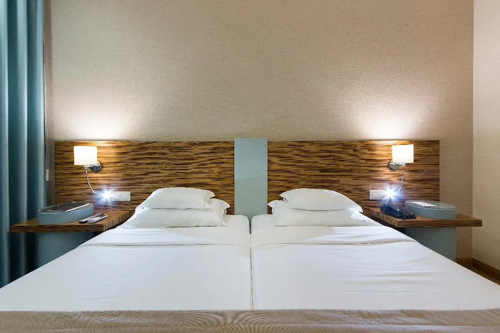 Double or Twin WITH BALCONY Room, Meira, Porto