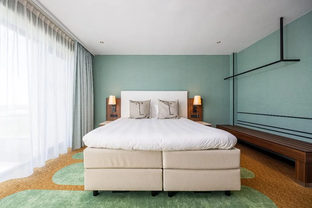 QUADRUPLE DELUXE Room, Van der Valk Hotel Schiphol, Amsterdam