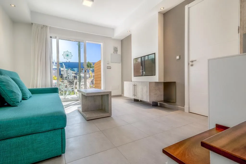 SUITE POOL VIEW Room, Hotel LIVVO Los Calderones, Gran Canaria