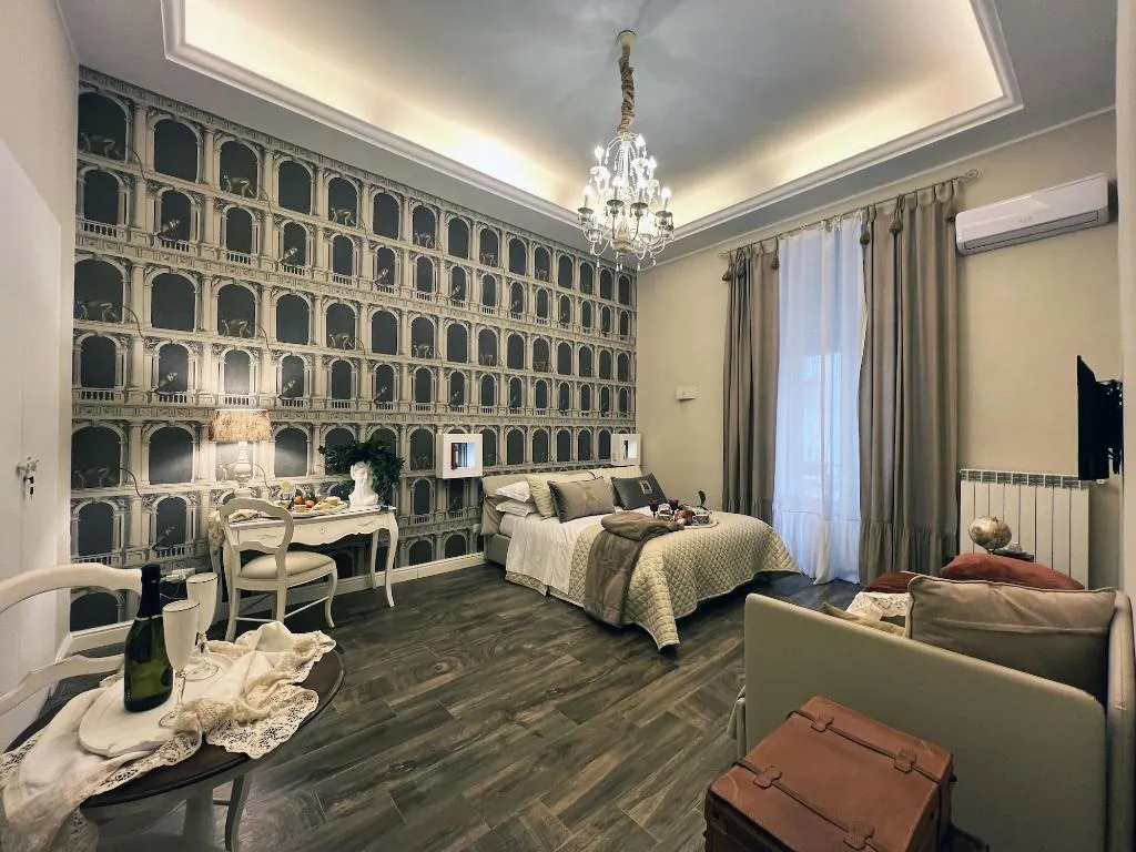 Room, Domus Deorum Deluxe, Naples