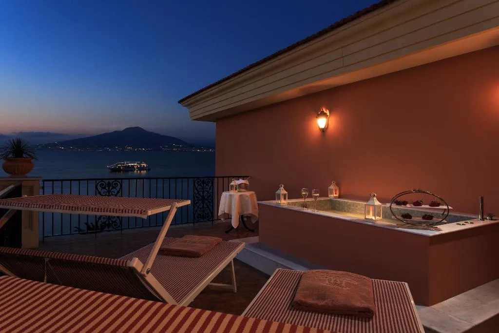 SUITE STANDARD Room, Grand Hotel Royal, Naples