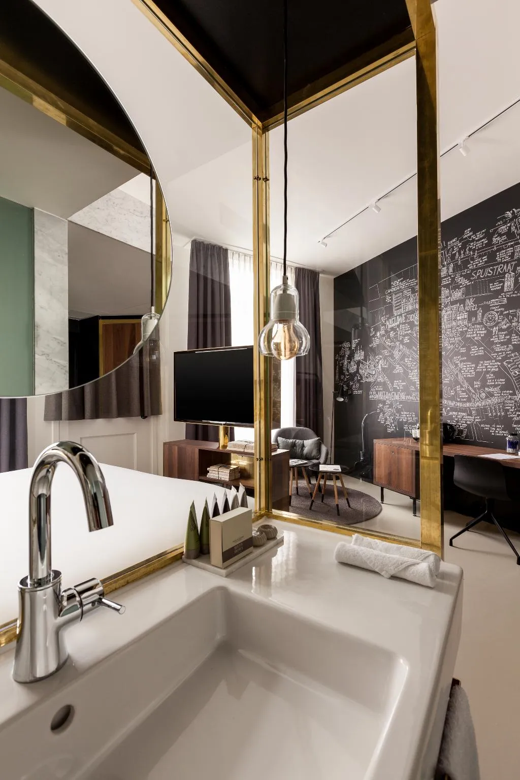 Room, Ink Hotel Amsterdam - MGallery Collection, Amsterdam