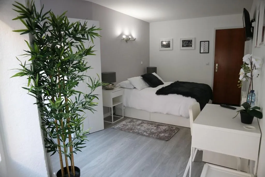 Room, Residencial Triunfo, Porto