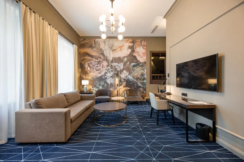 SUITE WITH BALCONY Room, Movenpick Hotel Tallinn, Tallinn