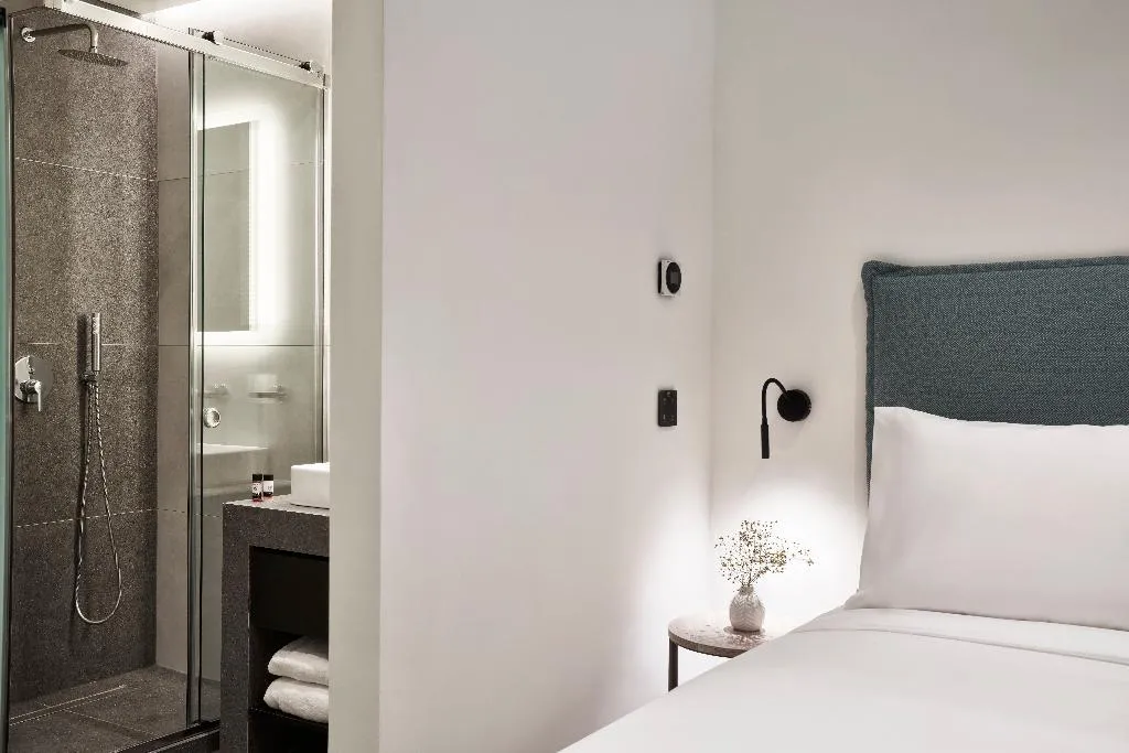 SUITE CAPACITY 4 Room, NLH Monastiraki, Athens