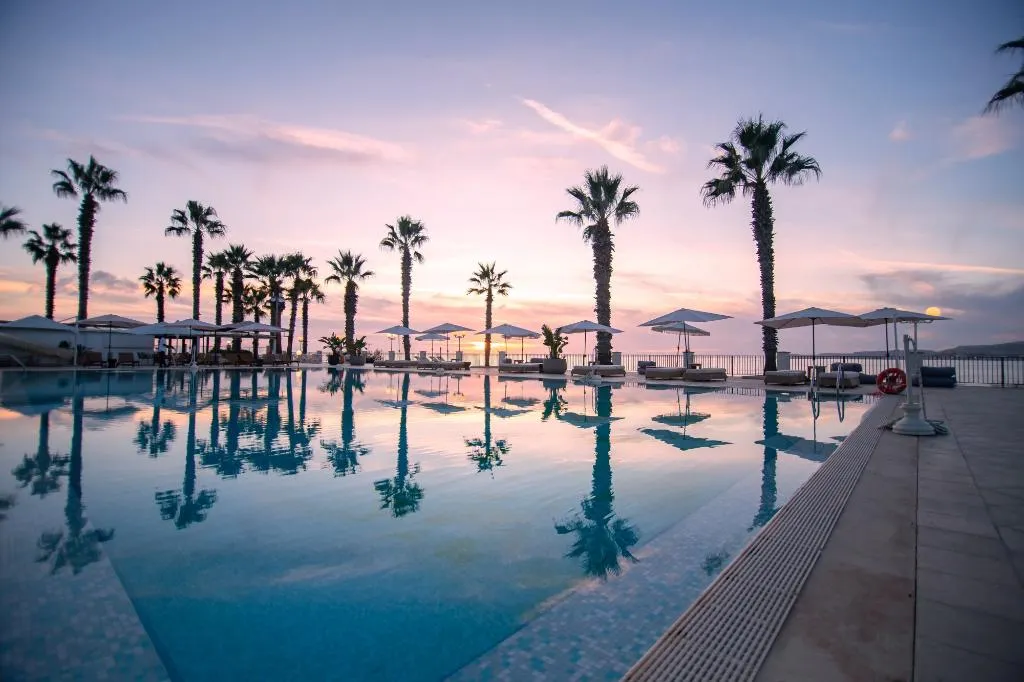 Pool, Dioscuri Bay Palace, Catania