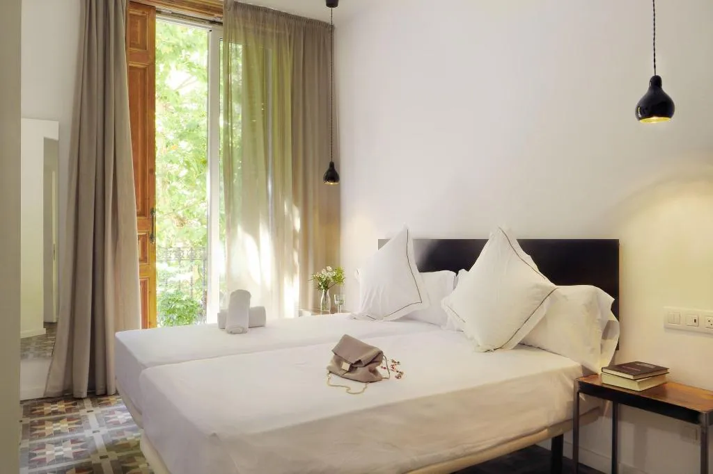 Room, Som Nit Triomf, Barcelona