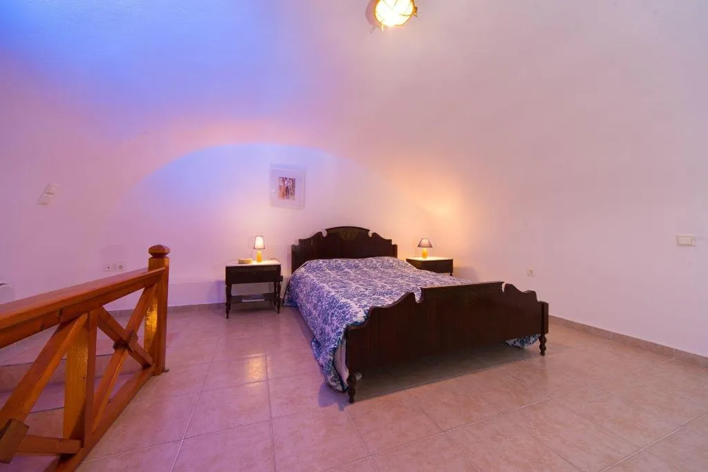 Room, Canava Santino, Santorini
