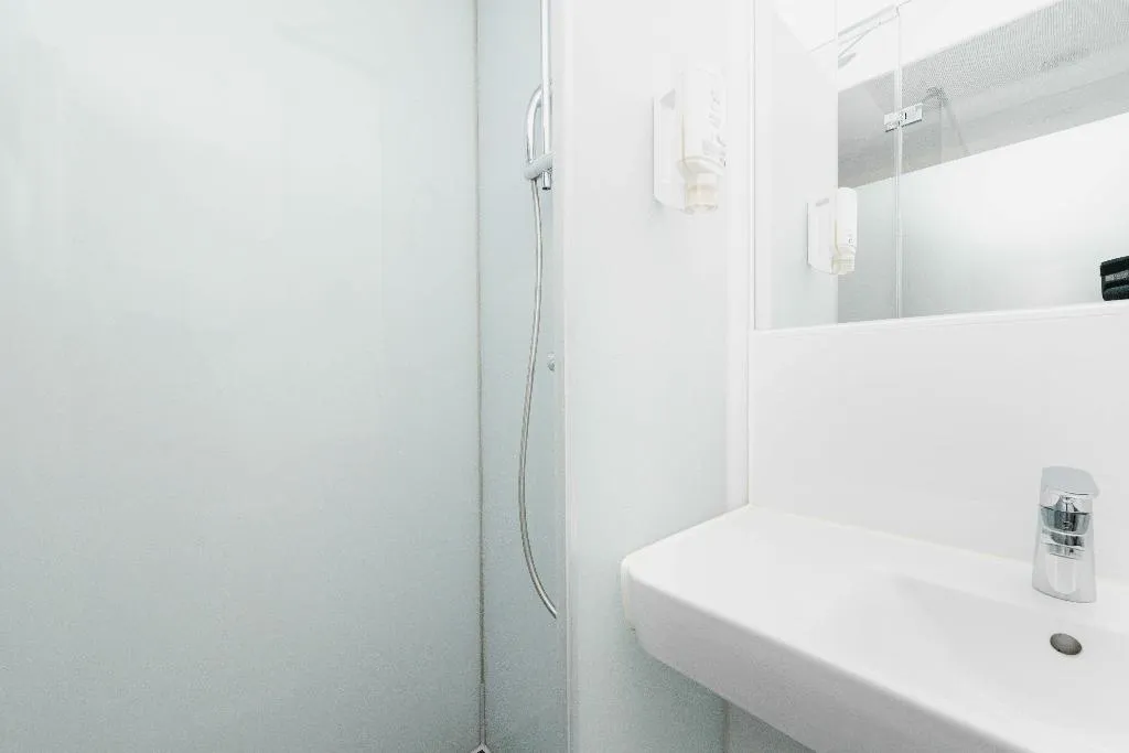 DOUBLE BASIC Room, easyHotel Amsterdam Zaandam, Amsterdam