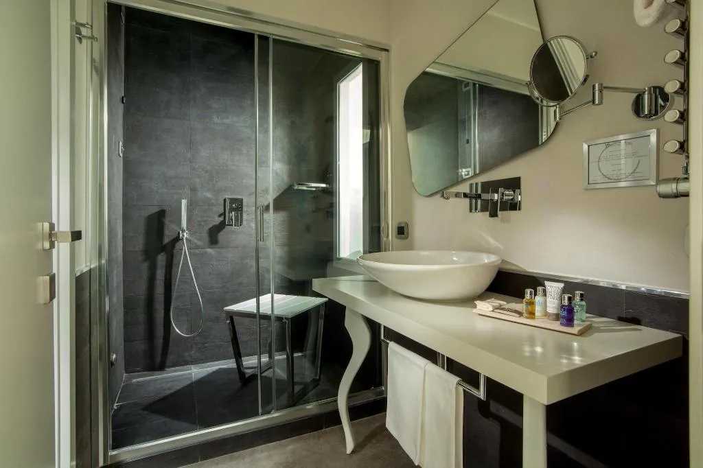 Room, Montenapoleone Suites, Milan