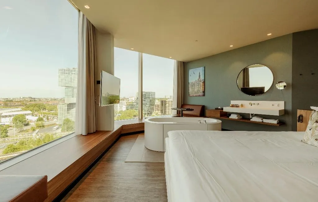 DOUBLE SUPERIOR Room, Van der Valk Hotel Amsterdam Zuidas, Amsterdam