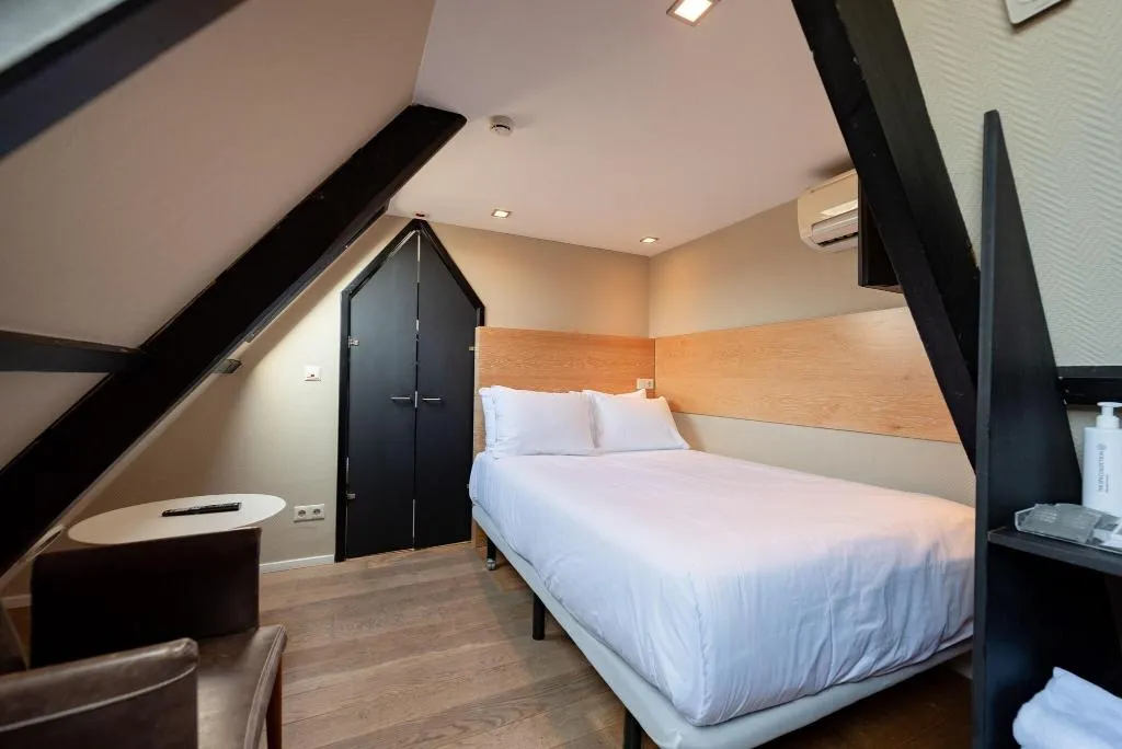 DOUBLE KING SIZE BED Room, Catalonia Vondel Amsterdam, Amsterdam
