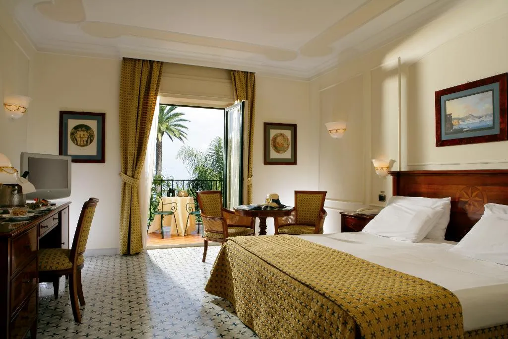 Double or Twin SEA VIEW Room, Grand Hotel Royal, Naples