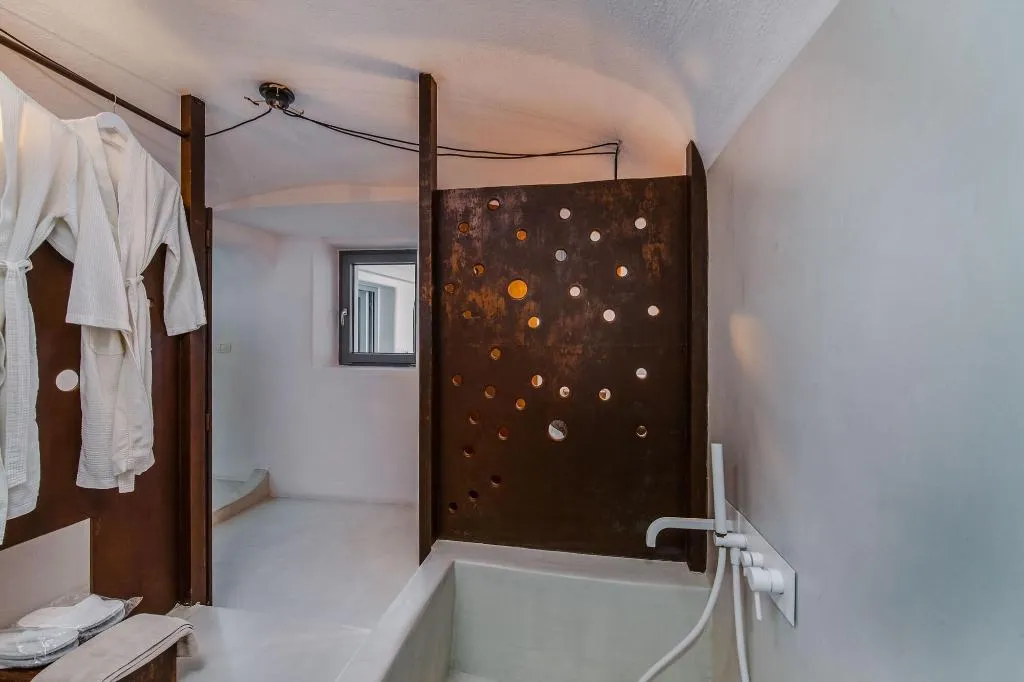 Room, Solstice Luxury Suites, Santorini