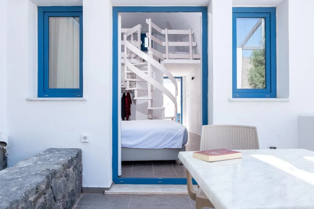 FAMILY ROOM MOUNTAIN VIEW Room, Tristhenia Hotel, Santorini